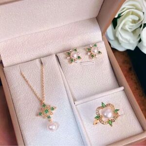 Elegant Pearl and Green Gemstone Jewelry Set